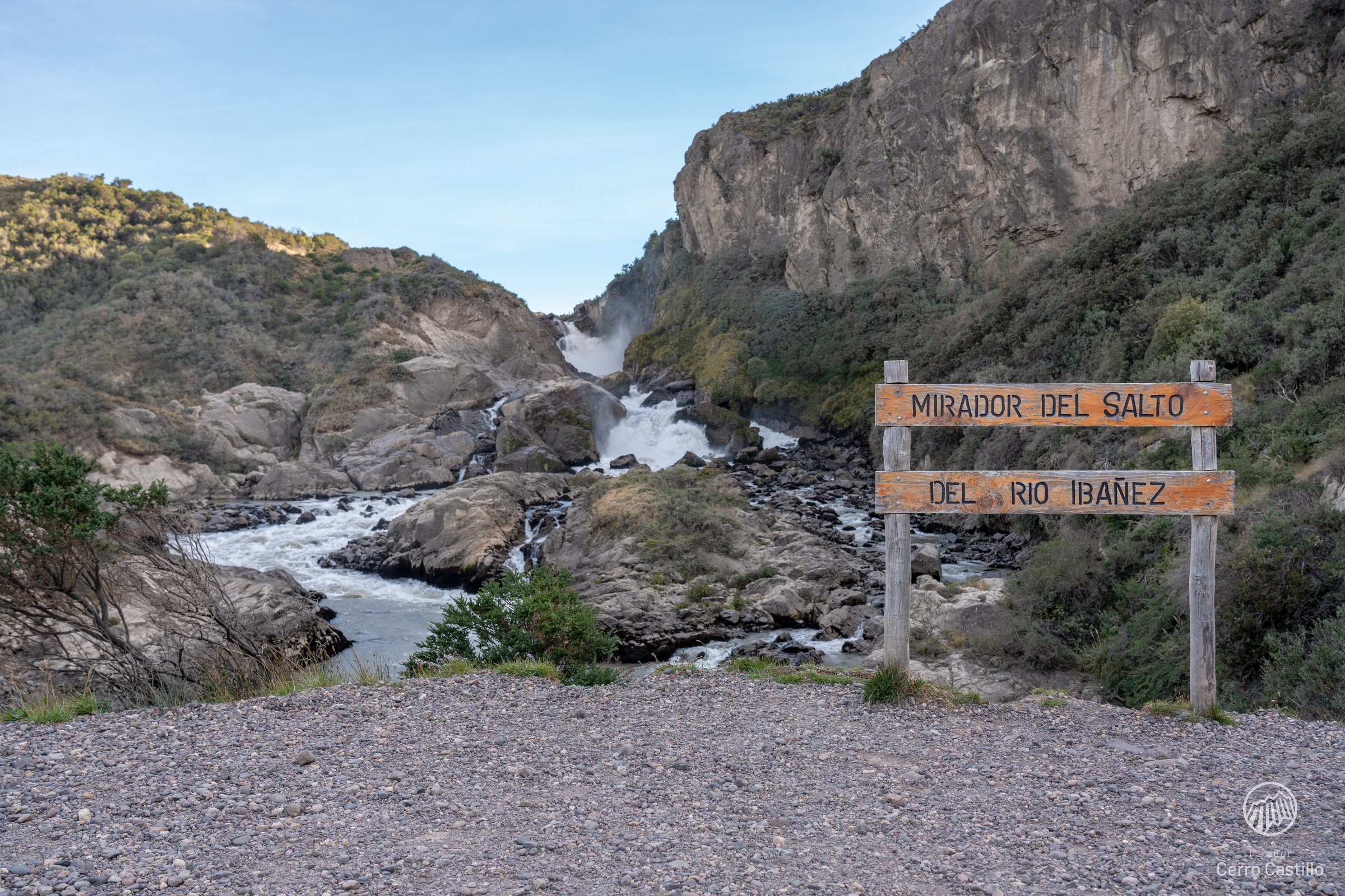 Letrero de madera Mirador del Salto del Río Ibáñez